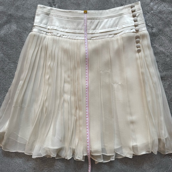 Vertigo Paris Dresses & Skirts - Vintage Vertigo Paris 100% Silk IvoryCream/White Pleated Button-Detail Skirt - 6
